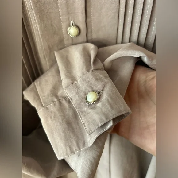 Vintage tuxedo pleated blouse - Picture 3 of 10